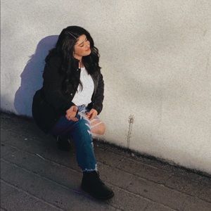 Meet your Posher, Crystal